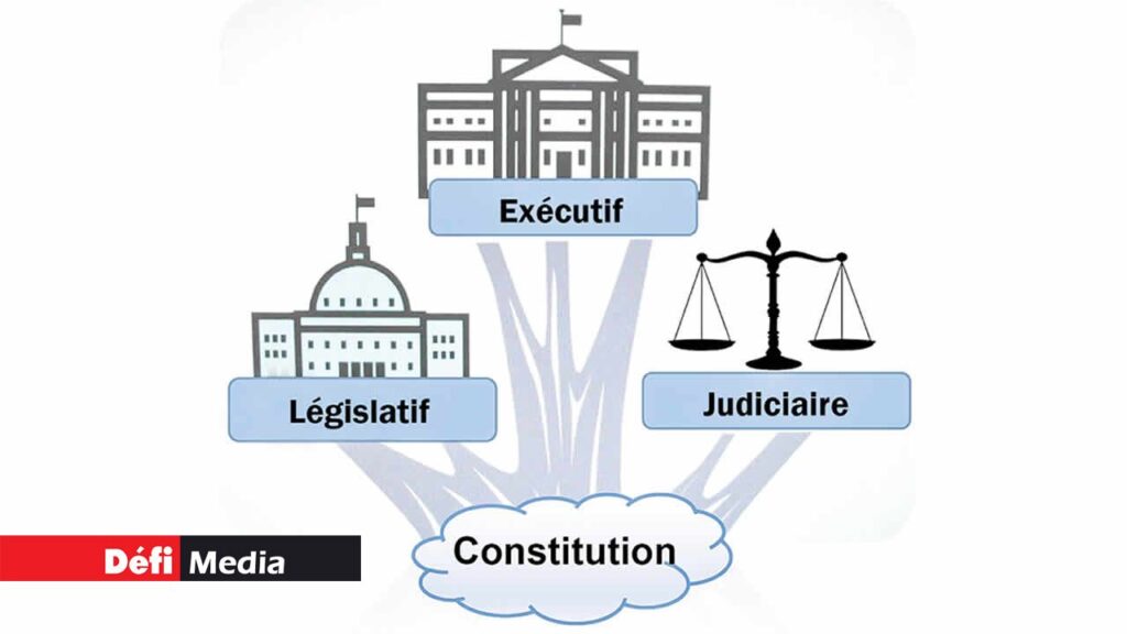 Figur der viser lovgivende, dømmende og udøvende magt på fransk