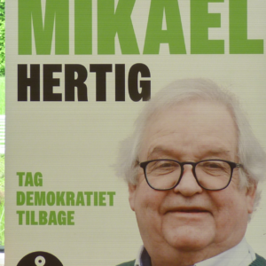Plakatbillede ned Mikael Hertig, Alternativet. Telkst "Tag demokratiet tilbage"
