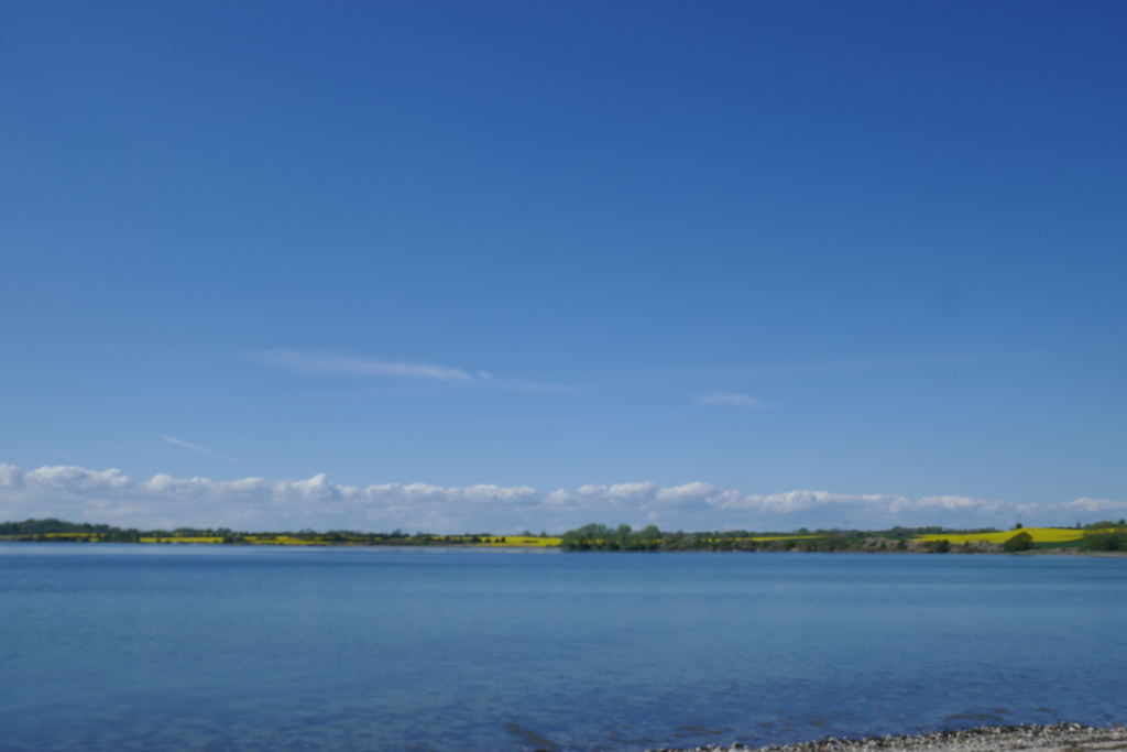 Fra Stevning Nor Blåt hav, blaa himmel paa en klar majdag